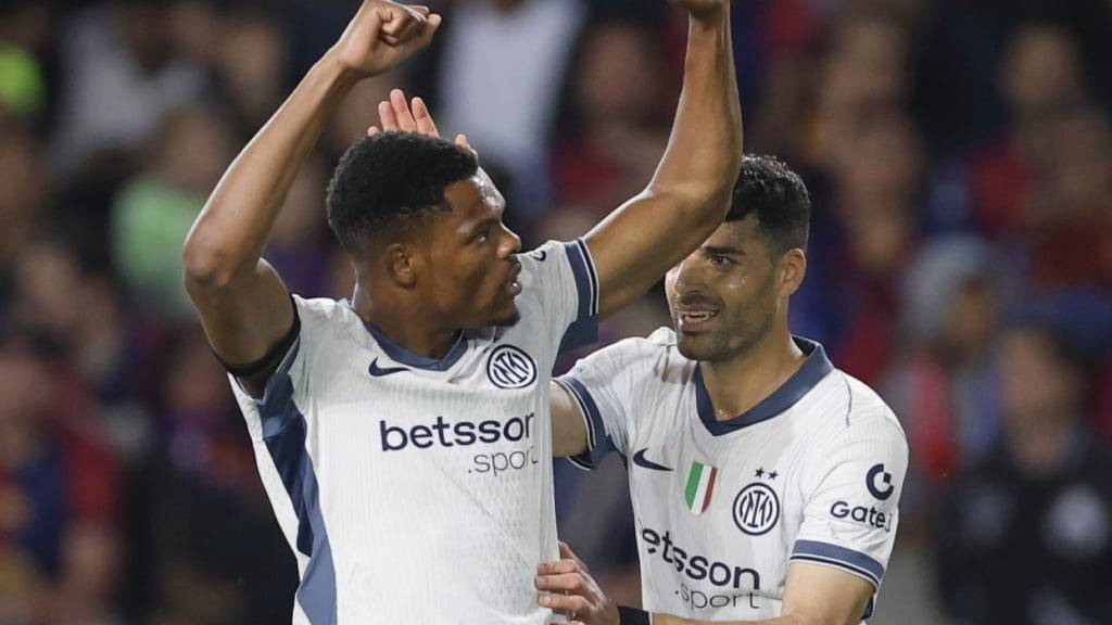 Denzel Dumfries trifft für Inter doppelt gegen Barcelona