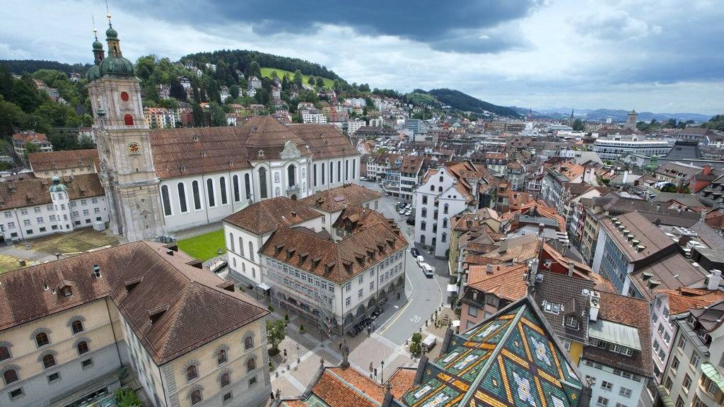 St.Gallen trumpft vor allem mit dem Stiftsbezirk, der UNESCO Weltkulturerbe ist.
