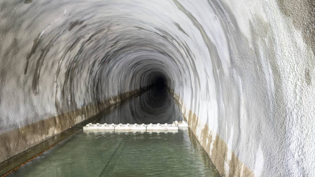 Durch Hochwasserentlastungsstollen Sarneraatal, hier der Auslauf bei Alpnach, kann bis zu 100 Kubikmeter Wasser pro Sekunde abfliessen. (Archivaufnahme)