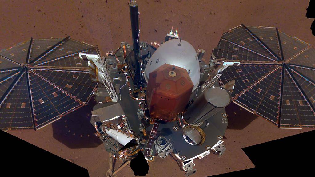 Die Mars-Sonde InSight hat ihr erstes Selfie vom Mars geschickt.
