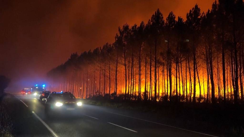 Tausende Menschen wegen Waldbränden in Frankreich in Sicherheit gebracht