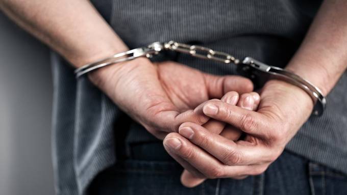 Bei Drogendeal erwischt: Zuger Polizei nimmt zwei junge Männer fest