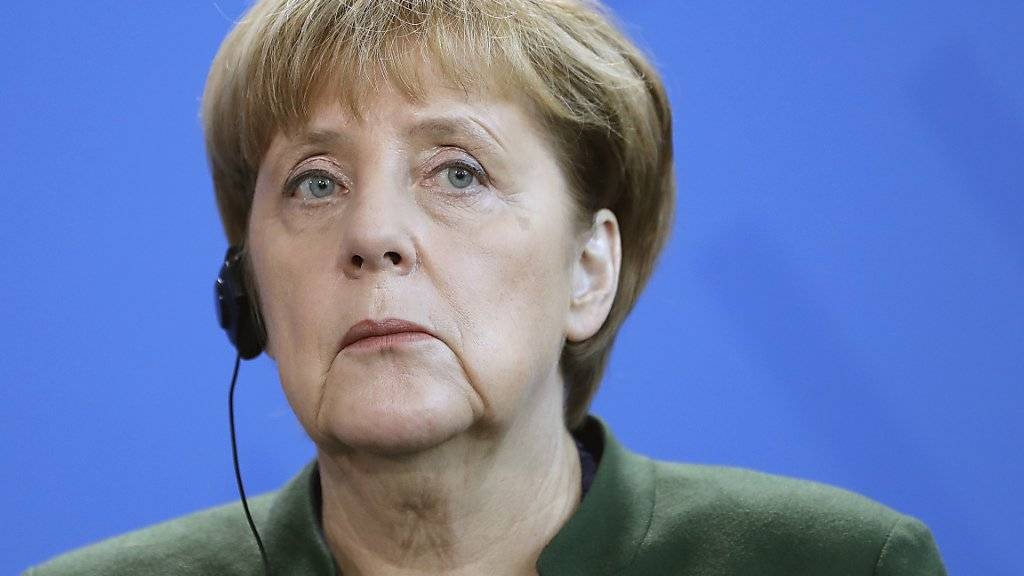 Die deutsche Bundeskanzlerin Merkel sprach von einem Zusammenhang von Cyber-Angriffen und der russischen Strategie «hybrider Auseinandersetzungen». (Archiv)