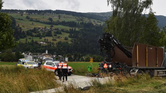 Nach Crash: E-Bike-Fahrer (78) wird von Transporter mitgeschleift und stirbt
