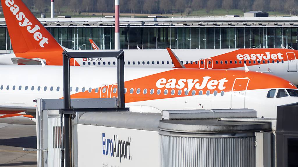 Parkierte Easyjet-Flugzeuge am Euroairport Basel-Mülhausen: Ab Mitte März hob kaum mehr ein Passagierflugzeug ab.