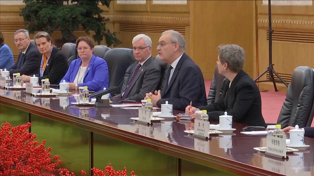 Guy Parmelin trifft sich in China mit Xi Jinping