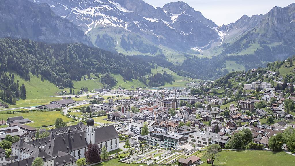 In Engelberg OW steht eine weitere Abstimmung zum Schwimmbad an. (Archivaufnahme)