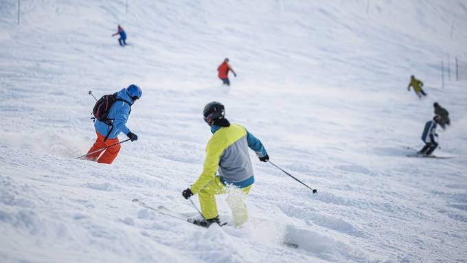 Gebrochenes Becken und verletztes Kind: Pistenrowdies fliehen nach Skiunfällen
