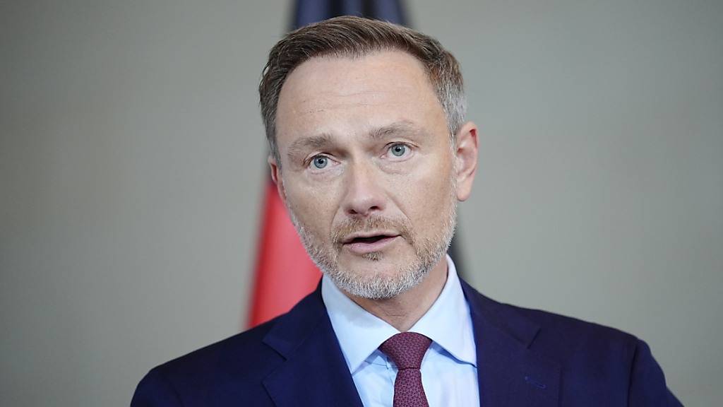 Deutschlands Finanzminister Christian Lindner hat klargestellt, dass er trotz der anhaltenden Proteste der Landwirte an der geplanten Streichung der Agrardiesel-Subventionen festhalten will. (Archivbild)