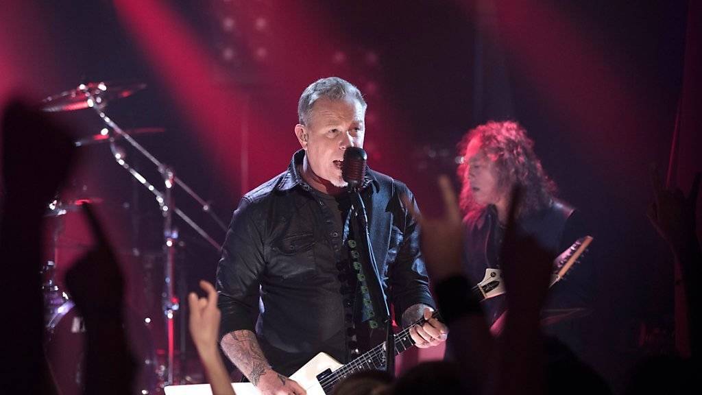 Metallica-Sänger James Hetfield beim Auftritt vom Donnerstagabend in Berlin.