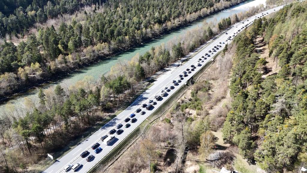 Rückreiseverkehr sorgt für viel Stau auf Schweizer Strassen