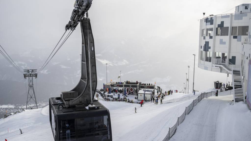 Um ausländische Investoren zu verhindern, wollen die drei Standortgemeinden Falera, Flims und Laax die Insfrastruktur der Weissen Arena  kaufen. (Archiv)