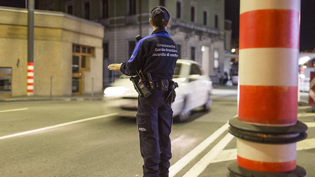 Grenzwächter stellten bei einer Fahrzeugkontrolle im Aargau 30 Kilogramm K.-O.-Tropfen sicher. (Symbolbild)