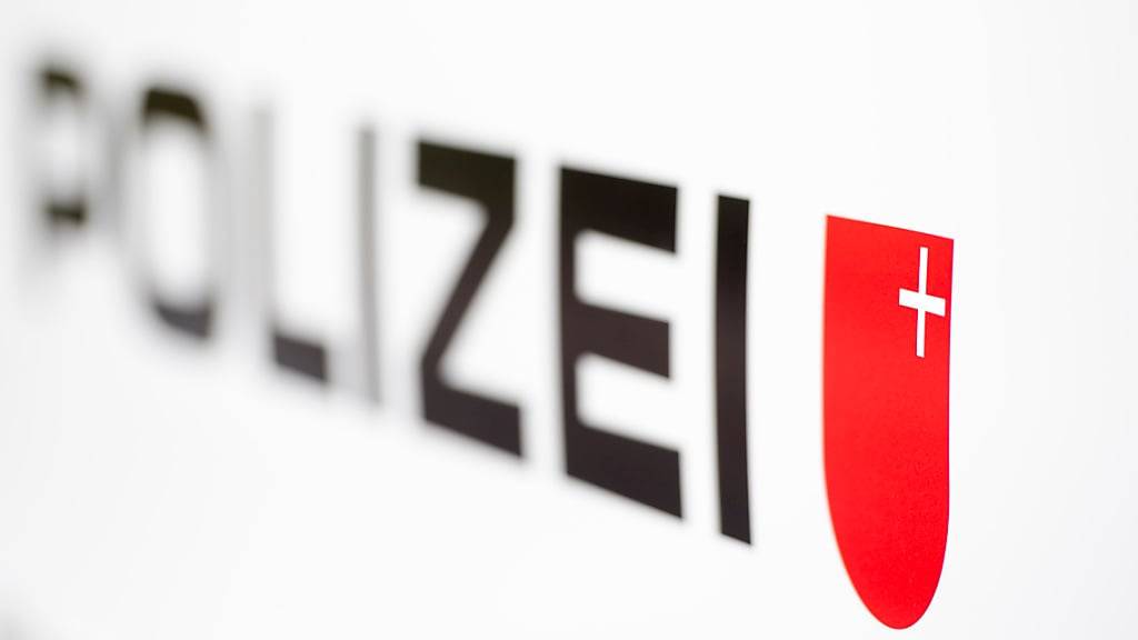 Die Kantonspolizei Schwyz hat einen Betrüger inflagranti erwischt. (Symbolbild)