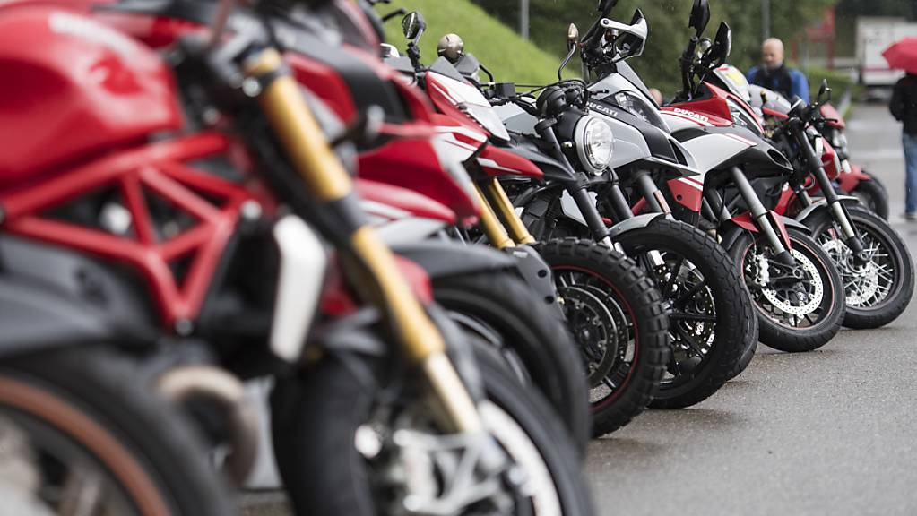 In einem Vorstoss aus dem St. Galler Kantonsrat werden Massnahmen gegen besonders lärmige Motorräder verlangt.