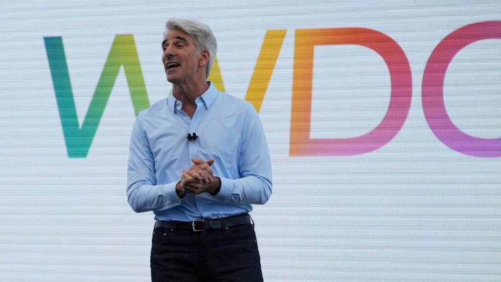 «Wir konnten sie nicht so schnell verlässlich machen, wie wir dachten», sagte Apples Software-Chef Craig Federighi dem «Wall Street Journal» über die KI-Siri. (Archivbild)