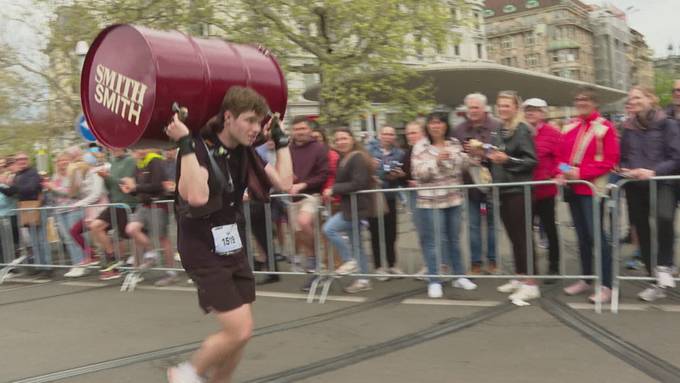Goldauer absolviert Zürich Marathon mit 15-Kilo-Fass