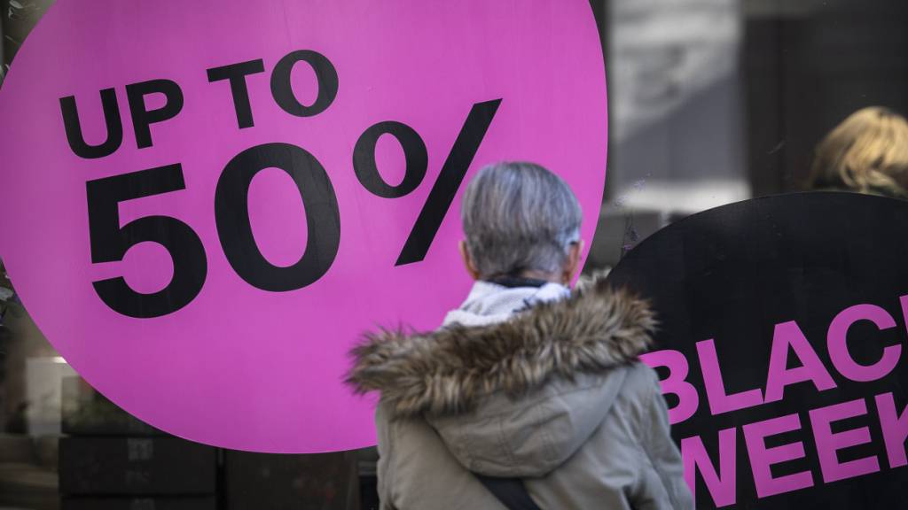 31 Prozent auf eine Lampe, 45 Prozent auf ein Tablet, 50 Prozent auf ein Handy-Abo: Händler werben am Black Friday mit teils grossen Preisnachlässen. (Symbolbild)
