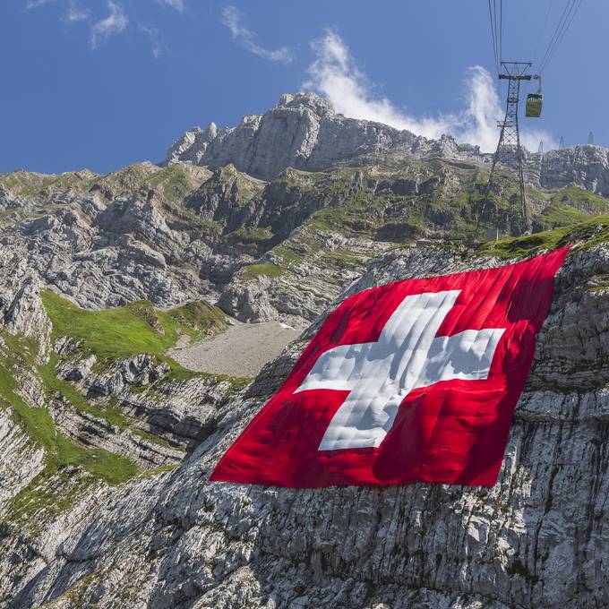Die Schweizer-Fahne hängt endlich