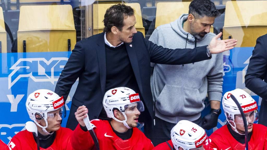 Die Ansprache nach dem schlechten Mitteldrittel fruchtete trotz der am Ende knappen Niederlage: Cheftrainer Patrick Fischer hatte am Auftaktspiel nicht nur Freude