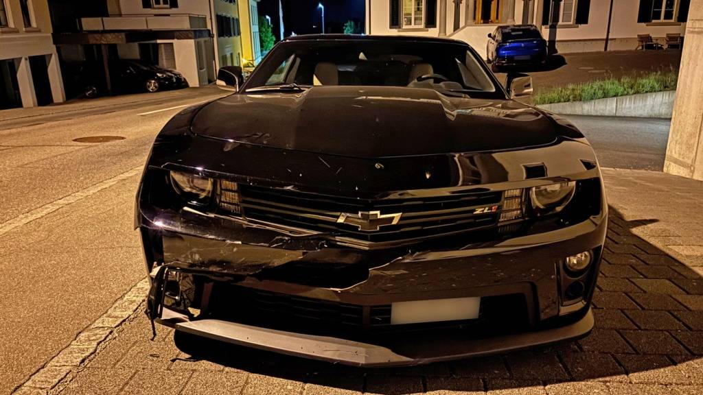Mit diesem Auto rammte ein alkoholisierter 24-Jähriger einen 16-Jährigen auf seinem Motorrad in Altnau TG.