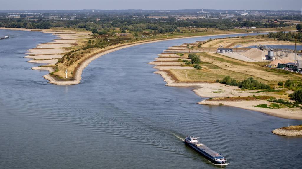 Niedrigwasser am Rhein verteuert Benzin deutlich