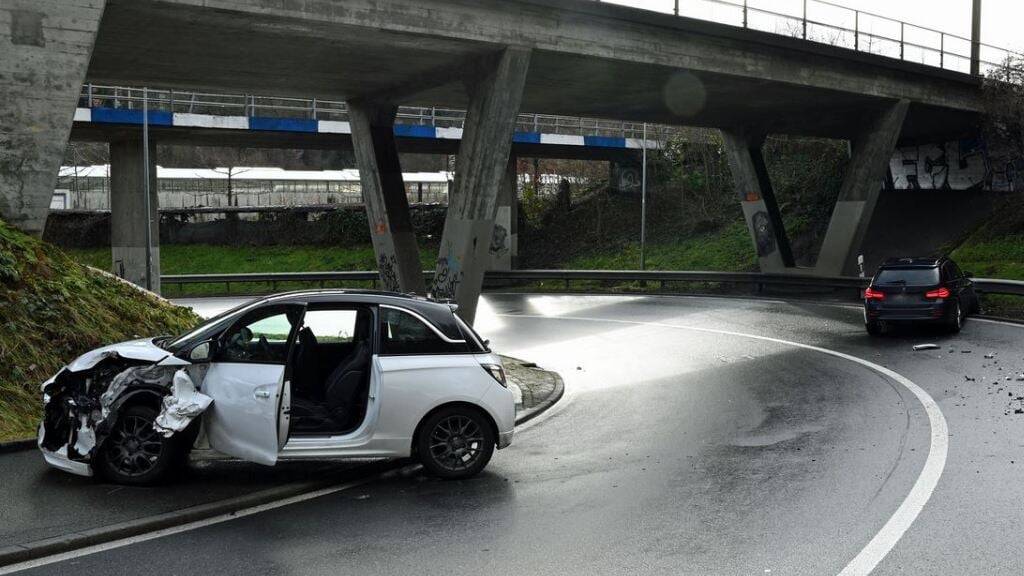 Der Unfall geschah in einer engen Kurve.