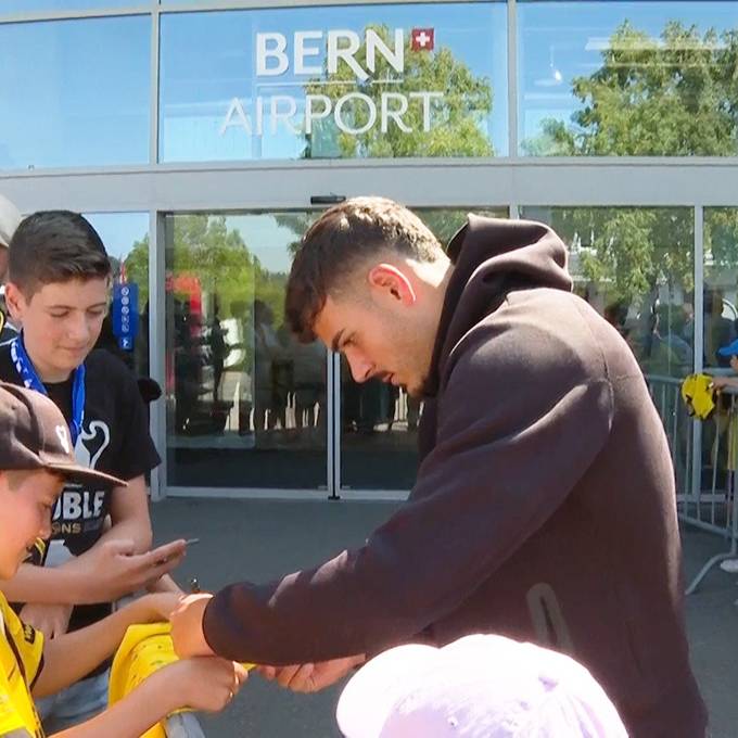 So wurden die YB-Helden am Flughafen Bern-Belp empfangen