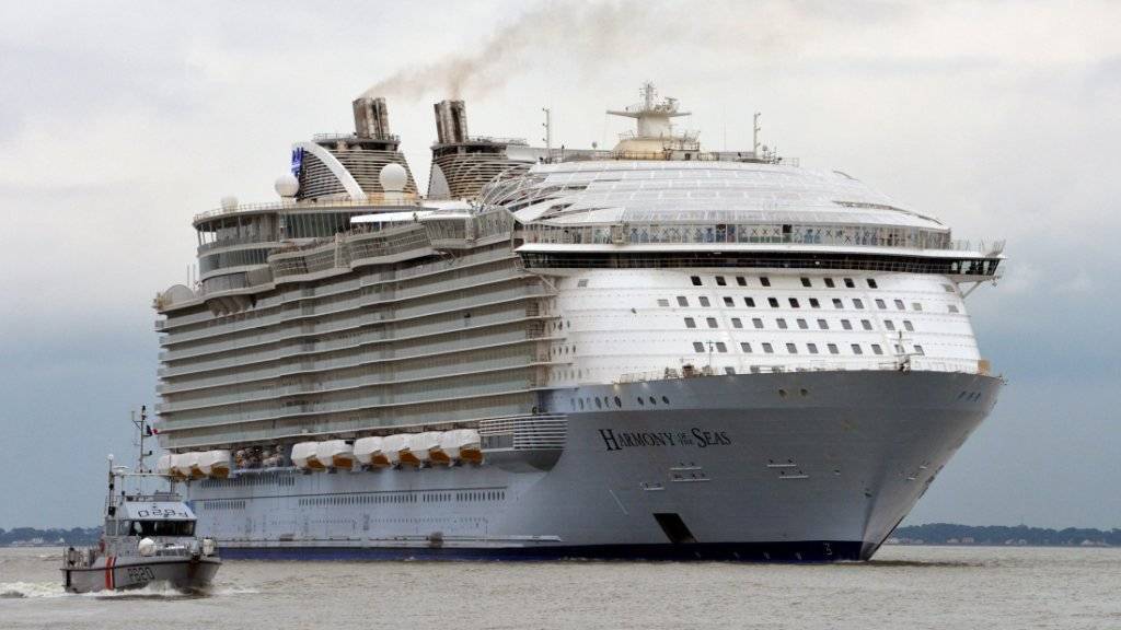 Das weltgrösste Kreuzfahrtschiff «Harmony of the Seas» ist am Donnerstag seinen Besitzern übergeben worden.