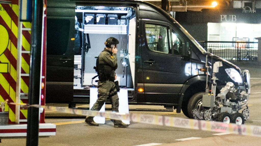 Sprengstoffexperten im Einsatz in der Innenstadt von Oslo: Die Polizei fand ein verdächtiges Gerät und sprengte es kontrolliert.