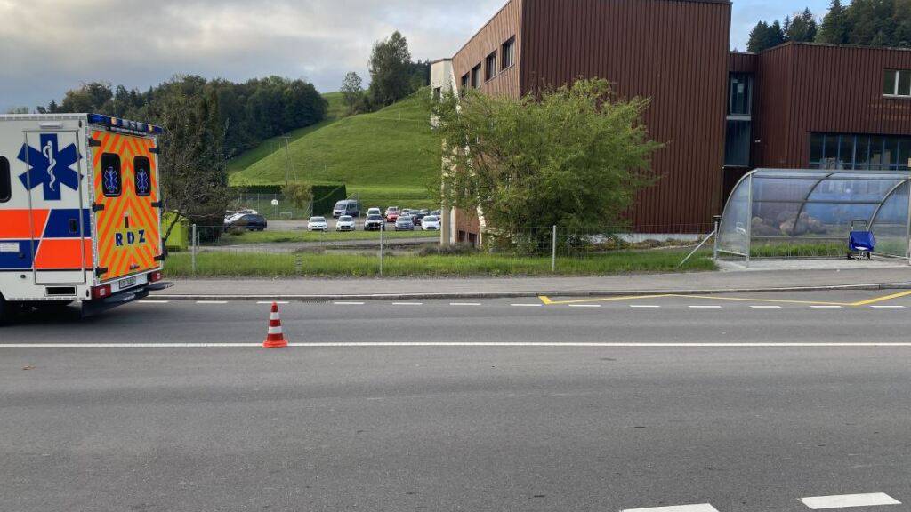 Der Unfall ereignete sich bei der Bushaltestelle Sarbach in Neuheim ZG.
