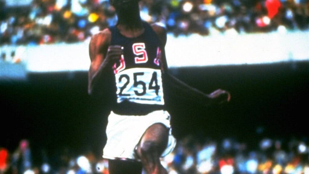 Bob Beamon bei seinem rekordverdächtigen Weitsprung, der ihm am 18. Oktober 1968 bei den Olympischen Spielen in Mexiko-Stadt die Goldmedaille einbrachte. (Archivbild)
