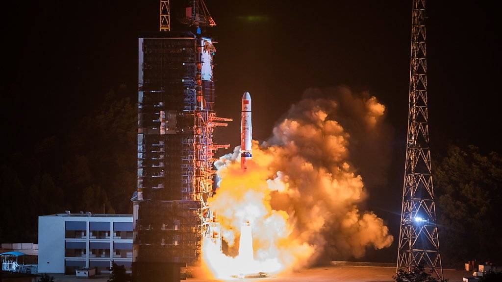 Vom Raumfahrtbahnhof Xichang aus ist am Freitagabend ein chinesisches Raumschiff zur Rückseite des Mondes aufgebrochen. (Archivbild)
