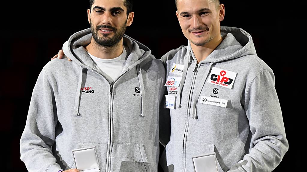Lucas Malcotti (rechts), der Sieger des Fecht-Weltcupturniers in Bern, und der zweitklassierte Walliser Kantonskollege Alexis Bayard kennen sich seit frühester Jugend