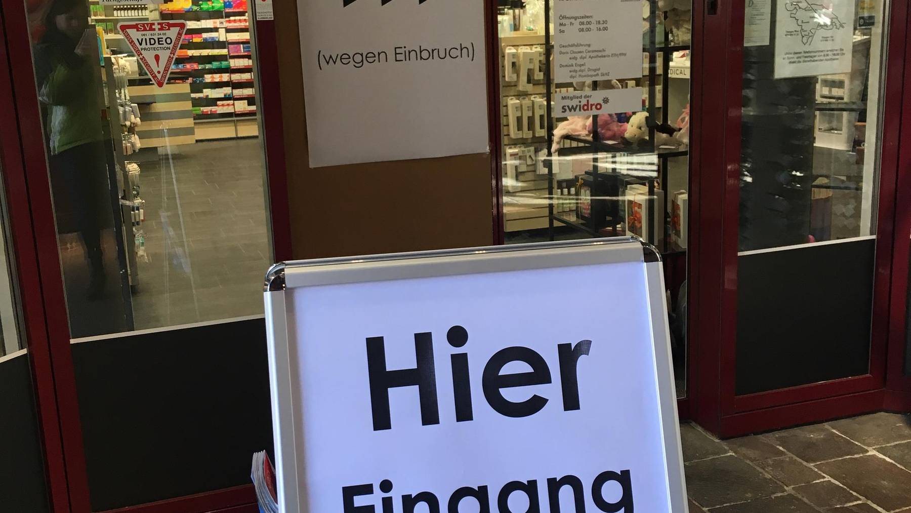 In die Apotheke Aemisegger in Weinfelden wurde in der Nacht auf Donnerstag eingebrochen.