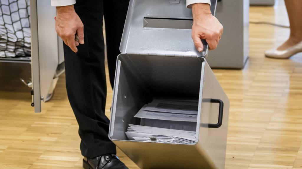 In Fällanden wird die Sanierung des Gemeindehauses doppelt so teuer wie angenommen. Das Projekt ist sistiert, der Gemeinderat will eine neue Abstimmung durchführen. (Symbolbild)