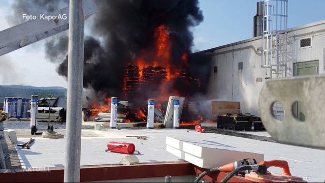 Dachbrand direkt beim Bahnhof Aarau