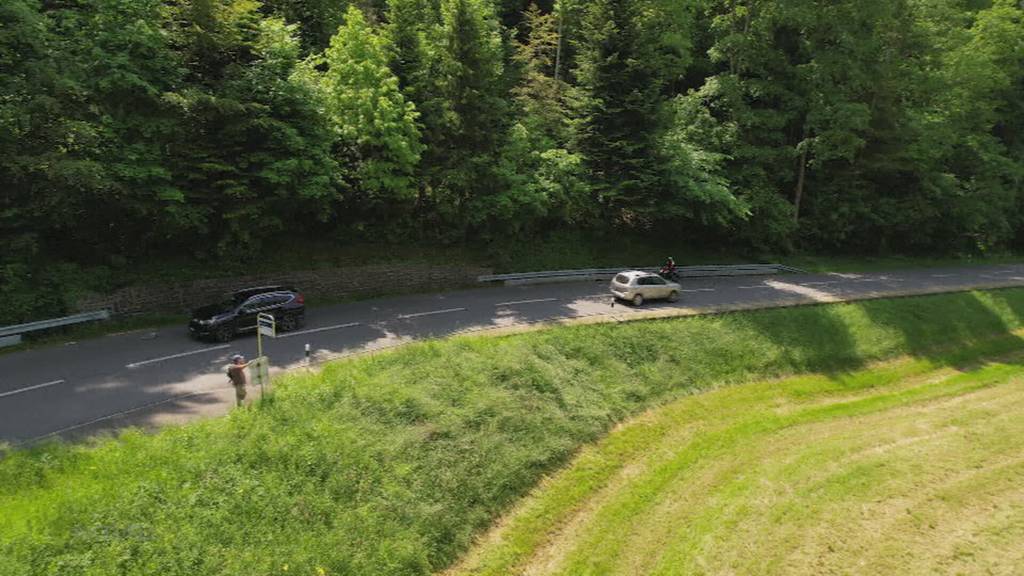 Endstation: Die Kapo Aargau hält auf der Salhöhe frisierte Motorräder an