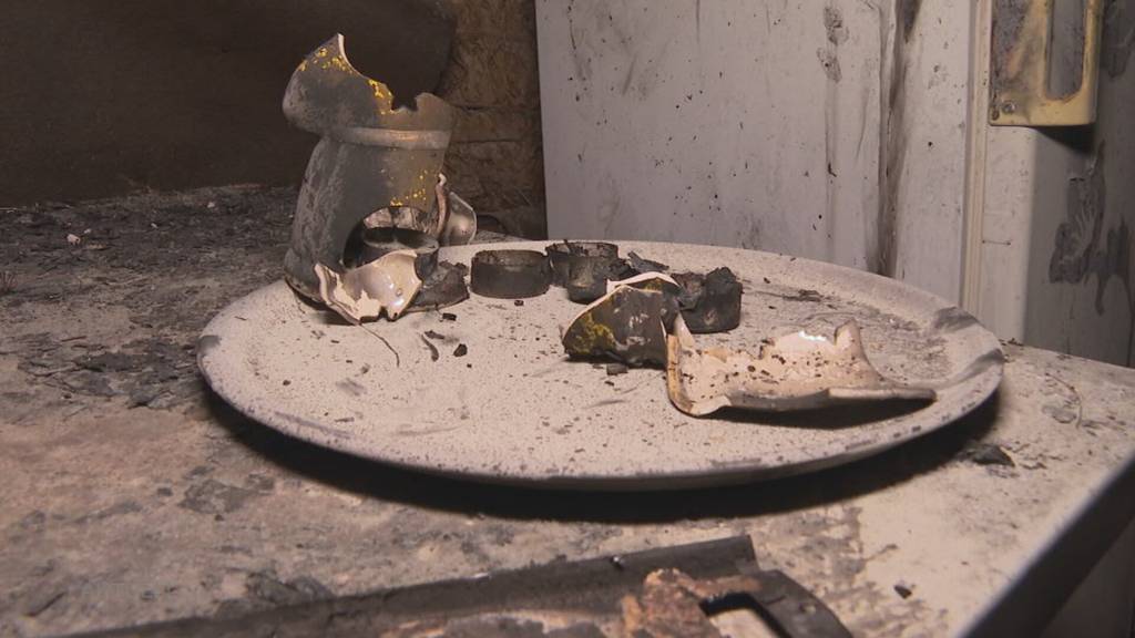 Würenlos: Brand in 160-jährigem Mehrfamilienhaus. 2 Personen mussten ins Spital