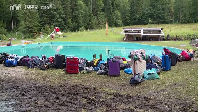 Evakuierte Jugendliche müssen ihr Sommerlager abbrechen