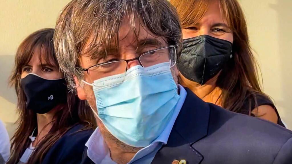 Nach Freilassung trifft Separatist Puigdemont auf Sardinien Politiker