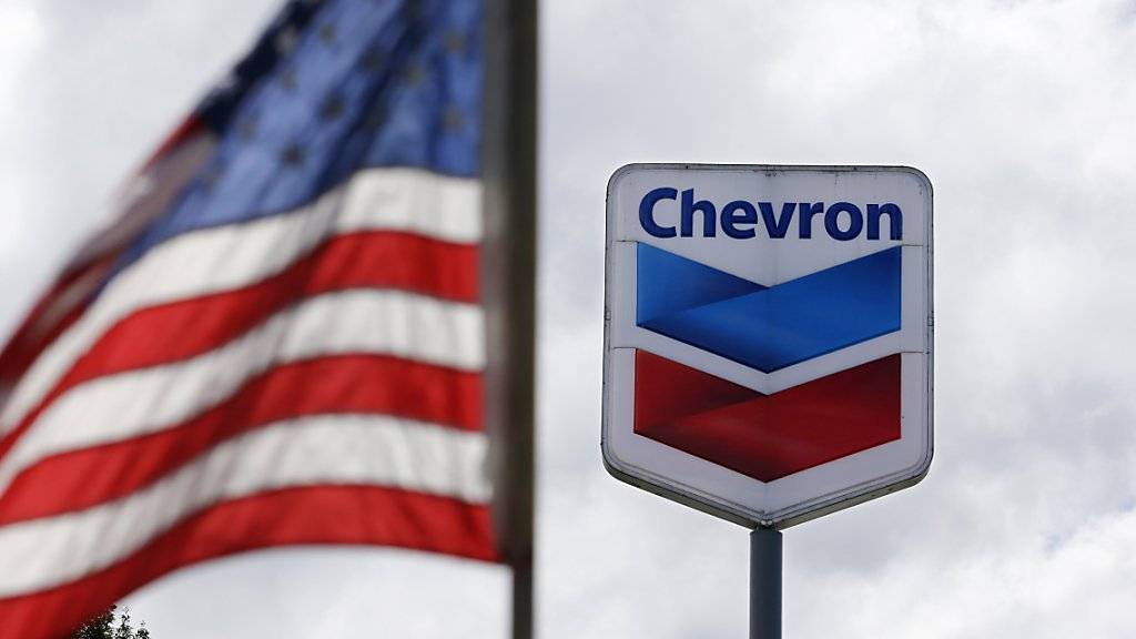 Der US-Konzern Chevron hat eine Reduktion der Investitionen im kommenden Jahr angekündigt. Grund ist der weiterhin tiefe Ölpreis. Andere Ölkonzerne sparen ebenfalls. (Archivbild)