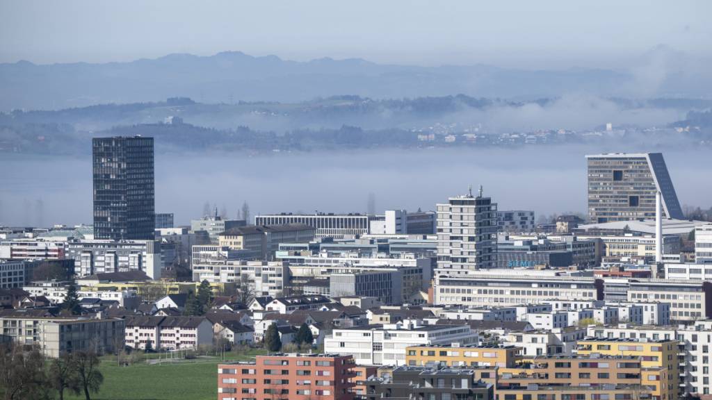 Die Stadt Zug plant für das kommende Jahr Nettoinvestitionen in Rekordhöhe, die vor allem in Schulbauten fliessen sollen. (Archivaufnahme)