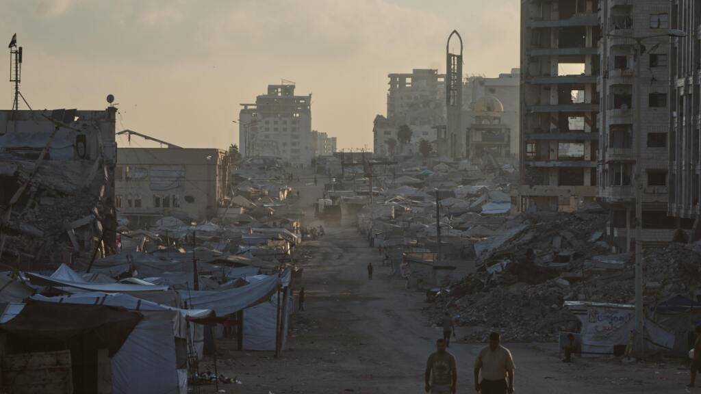 Wieder Angriffe Israels in Gaza - Klinik-Lager getroffen