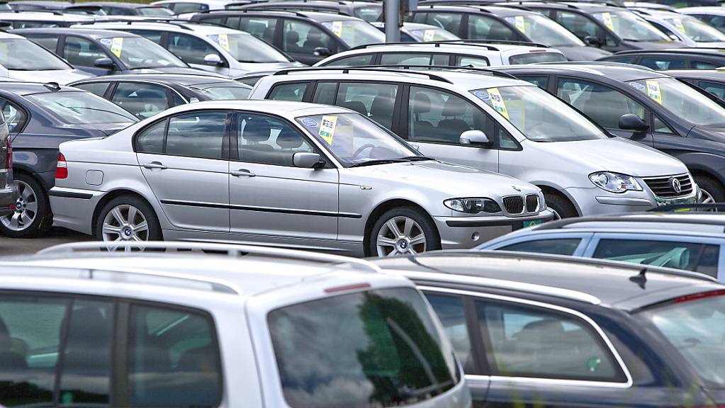 Zulassungen von Neuwagen gehen im November wegen Lieferproblemen drastisch zurück (Archivbild)