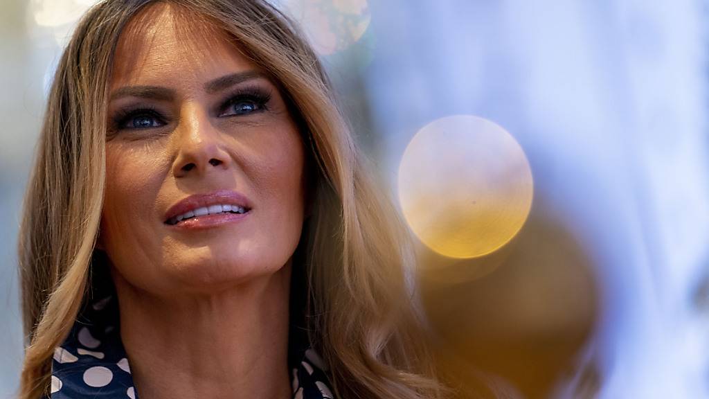 ARCHIV - Melania Trump sucht man bei Trumps großen Wahlkampfauftritten vergeblich. Foto: Andrew Harnik/AP/dpa