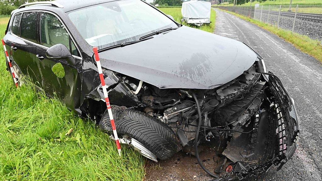 Angetrunkener Autolenker prallt in Nottwil LU gegen Betonsockel