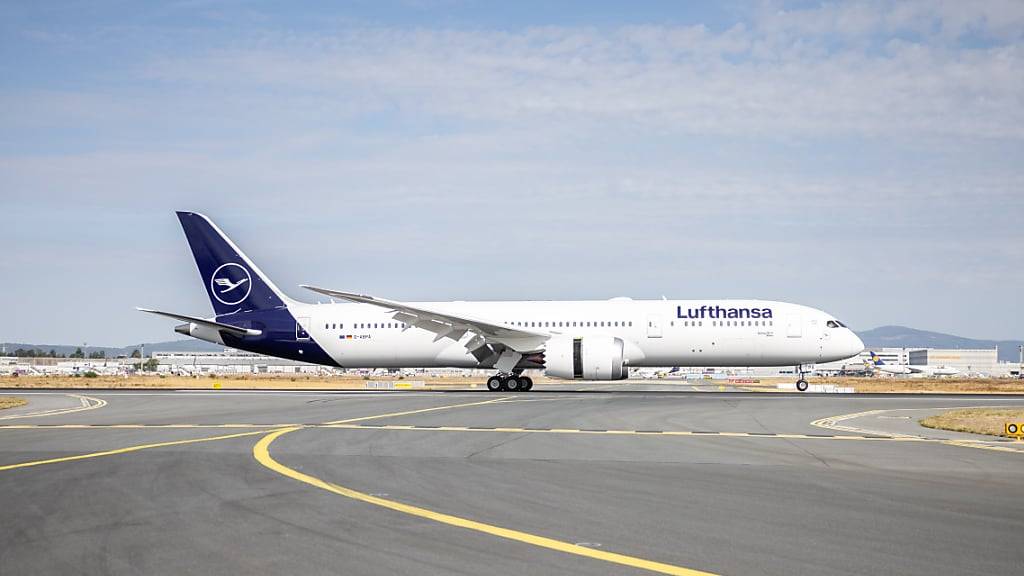 Am Montag sollen Lufthansa-Piloten der Boeing-787-Maschinen («Dreamliner») in einen vierstündigen Streik treten. (Archivbild)