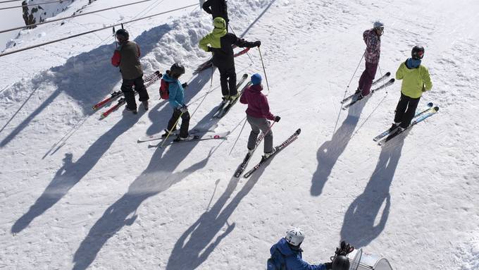 «Anstehen wie am Flughafen» – Wartezeiten in Skigebieten