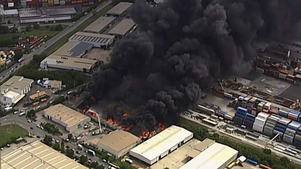 Industriehalle in Flammen